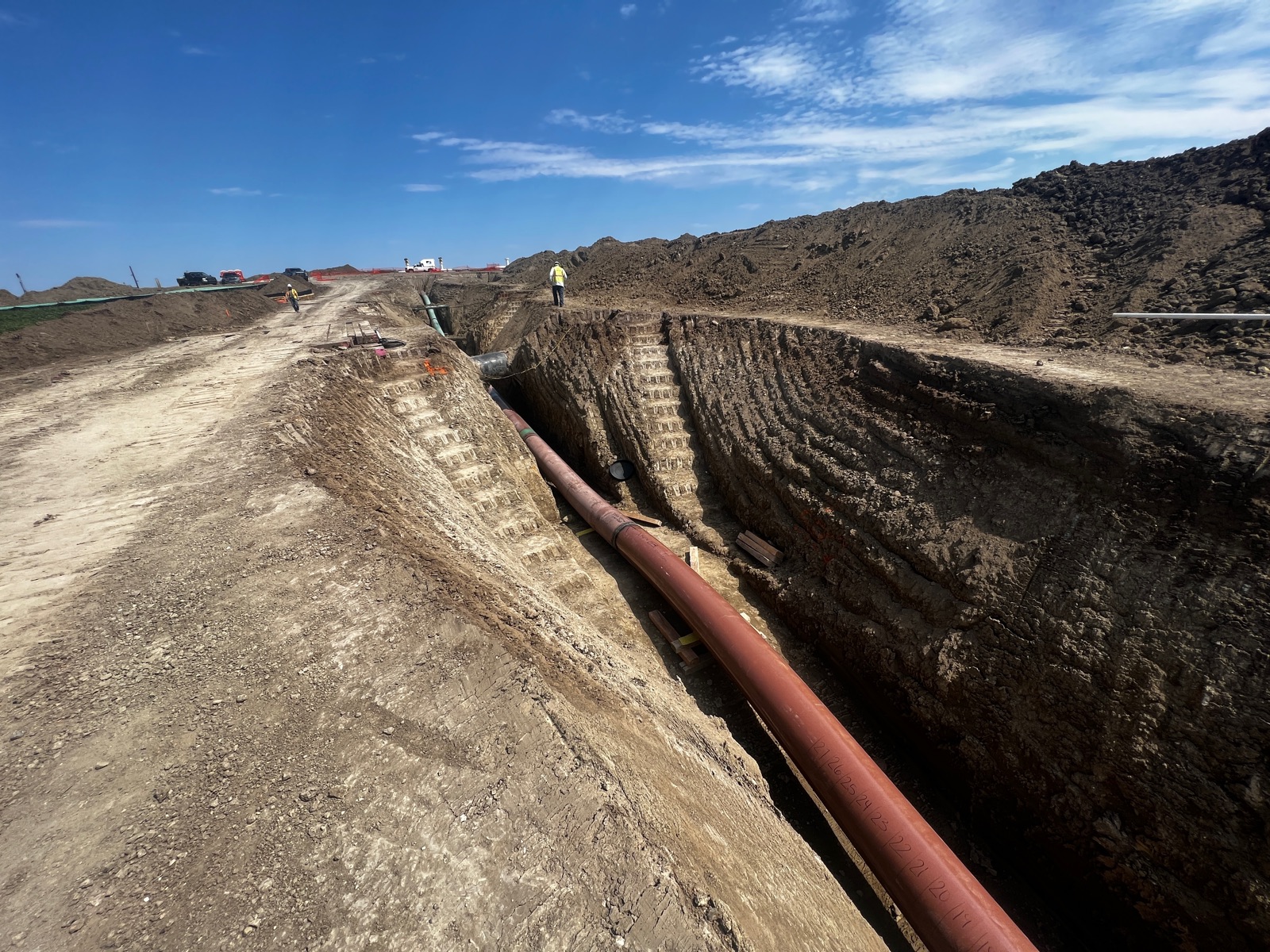 Coated pipeline in a deep excavation during lowering-in and tie-in work